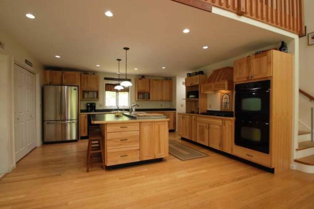 Beautiful Spacious Home W/ Game Room. Gilford Exterior photo